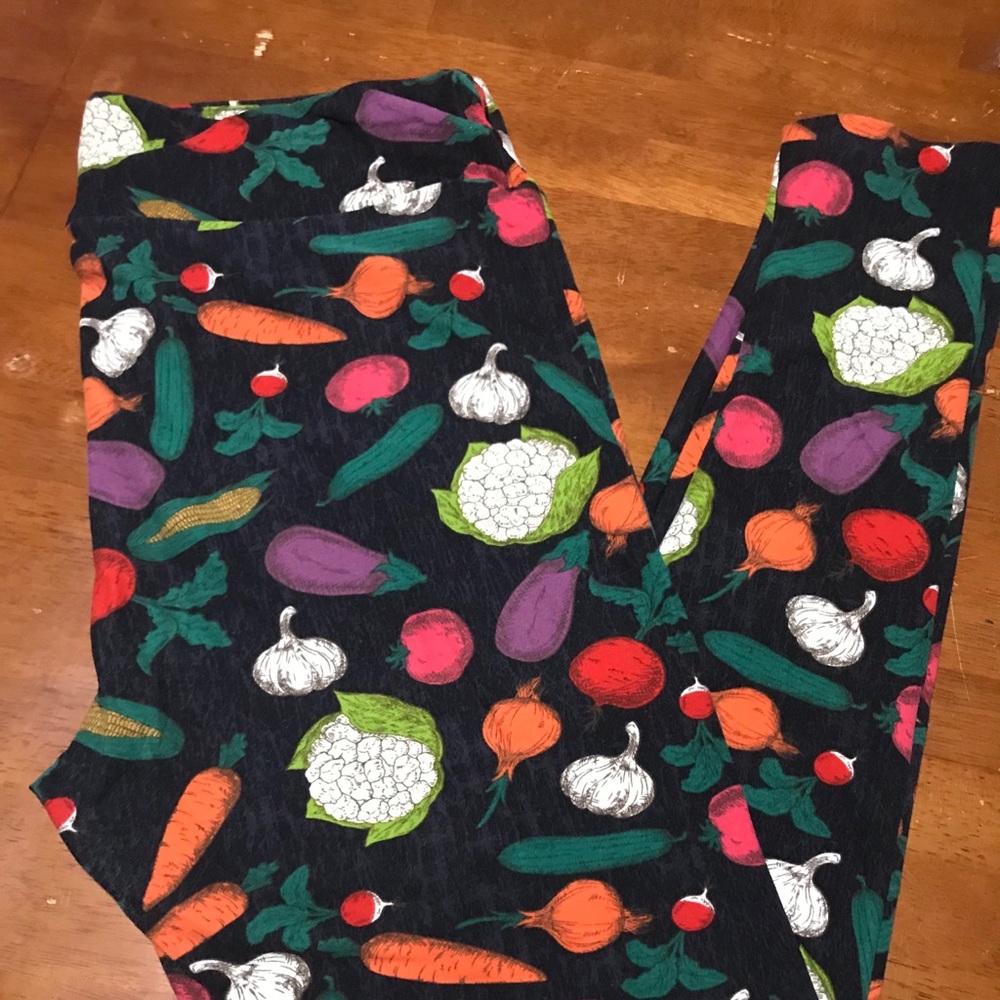 Super cute Veggie TC LulaRoe leggings